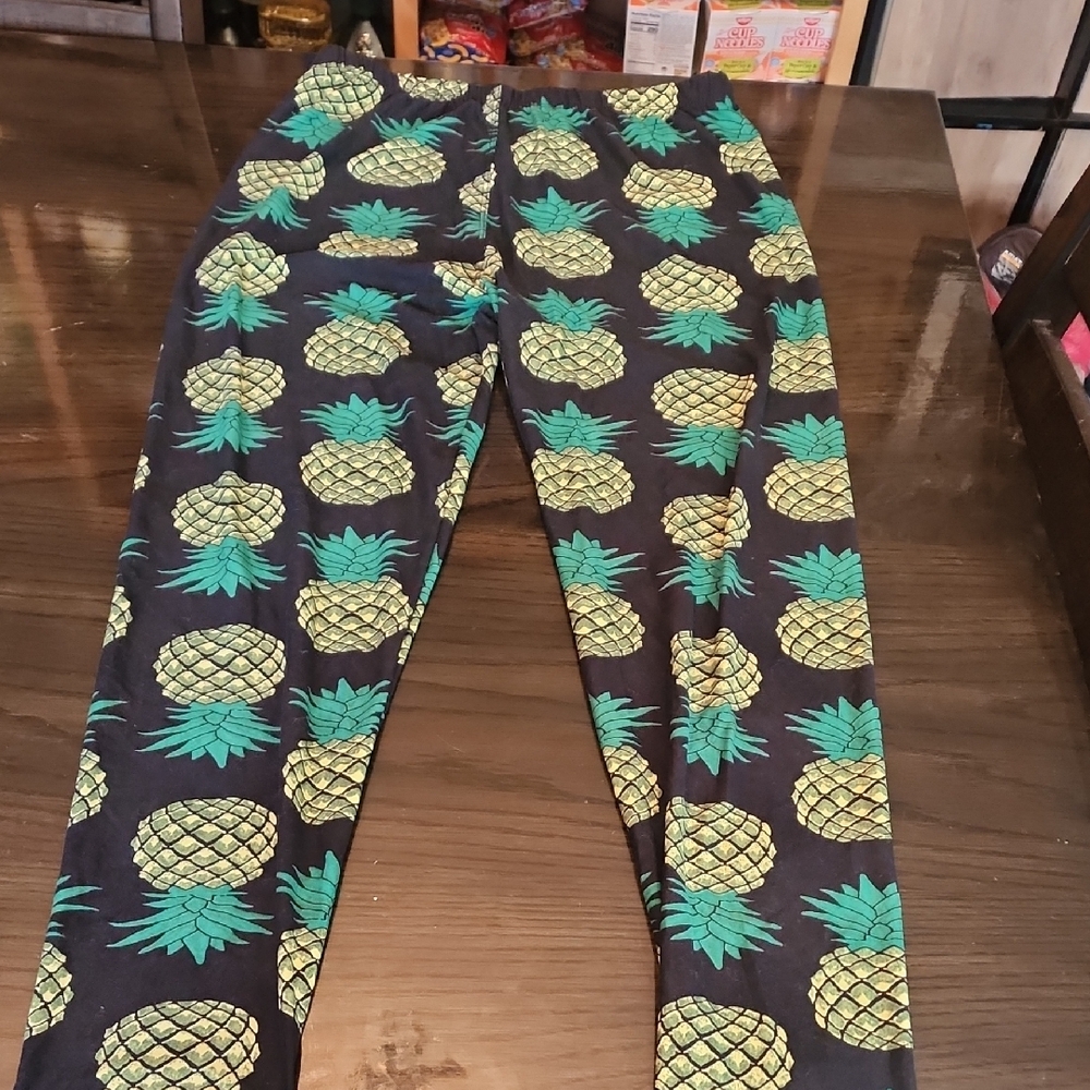 Buttery Soft Green Pineapple Leggings - EEVEE (One Size Plus ,Green)